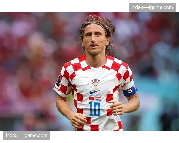 通讯：老将莫德里奇在皇马阵中的角色演变与更衣室价值